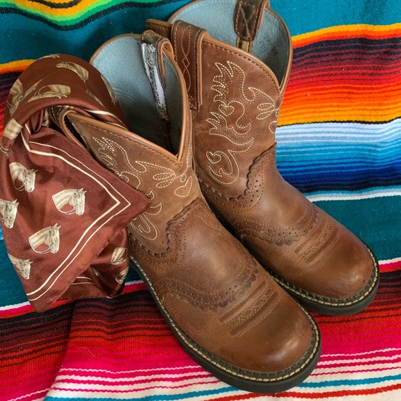 ariat short cowboy boots
